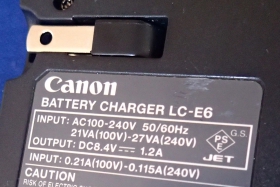 一眼レフの充電器