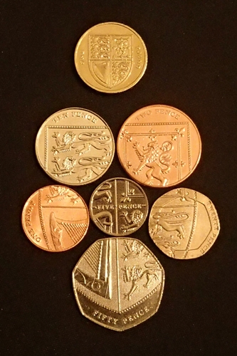 イギリスの硬貨に隠された遊び心のあるデザイン 世界一周バックパッカーの旅 ワールドトラベラーズ